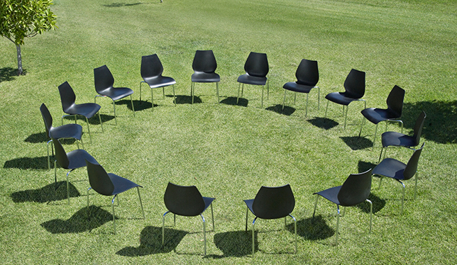 Chairs on round shape